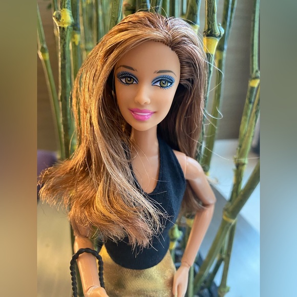 New Barbie Fashionistas - Teresa Doll - Picture 15 of 16